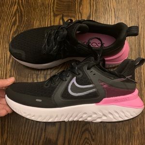 NWOT Nike Legend React 2 size 8.5 in pink & black